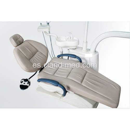 Equipo clínico de la unidad de la silla dental con la pantalla